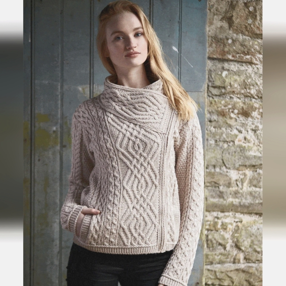 Saol Aran Style Women's Light Grey Cable Knit Turtleneck Sweater